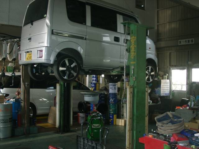 門真店　整備工場　リフト３台あり！